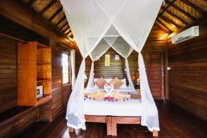 abian huts dream beach lembongan