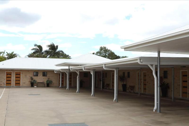 emerald central palms motel