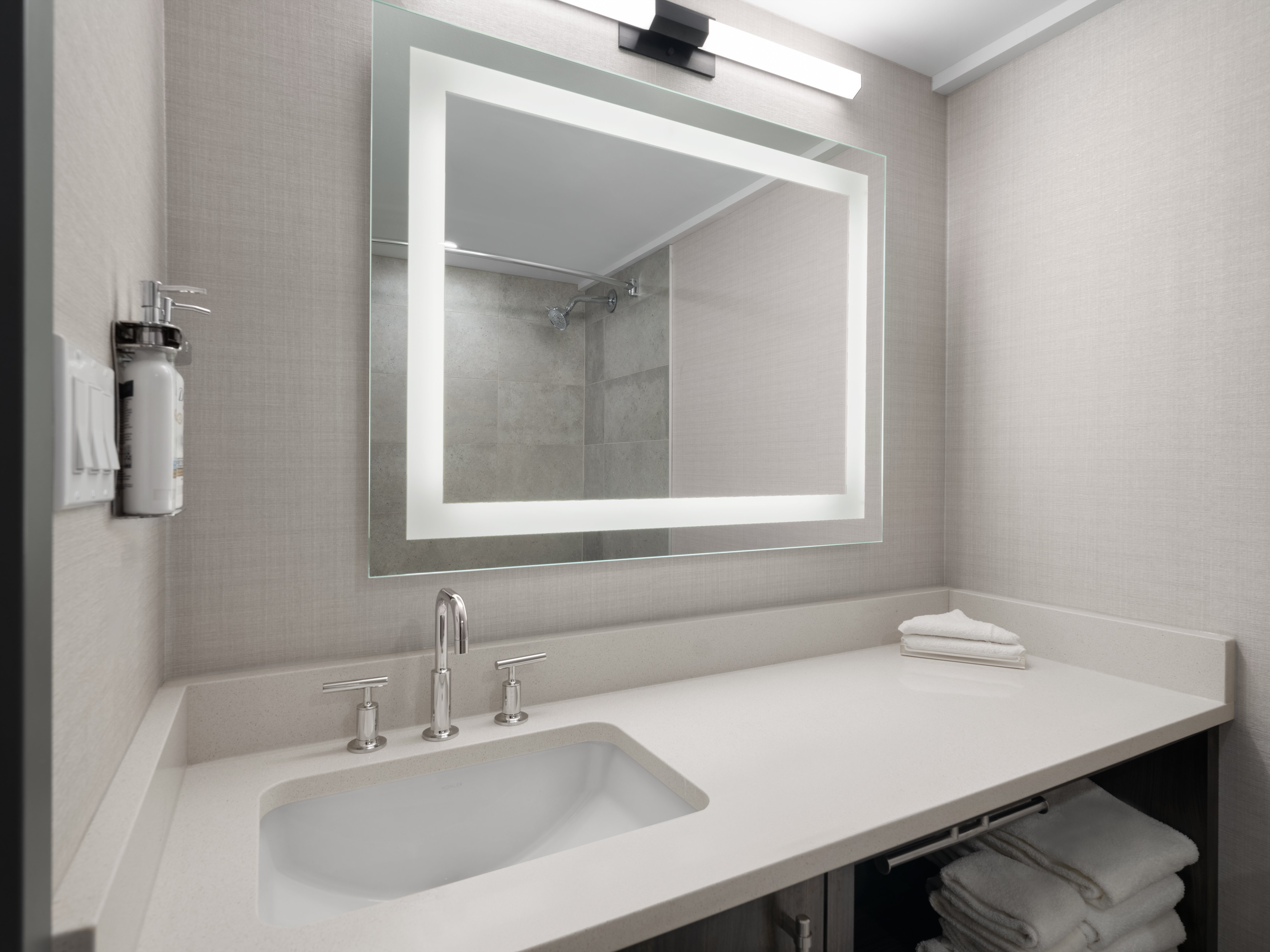 holiday inn calgary airport by ihg