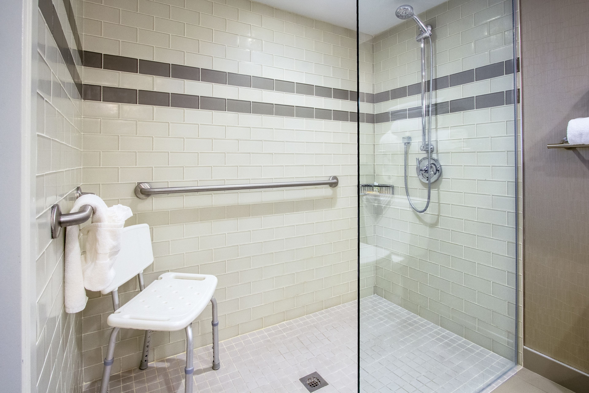 holiday inn calgary airport by ihg