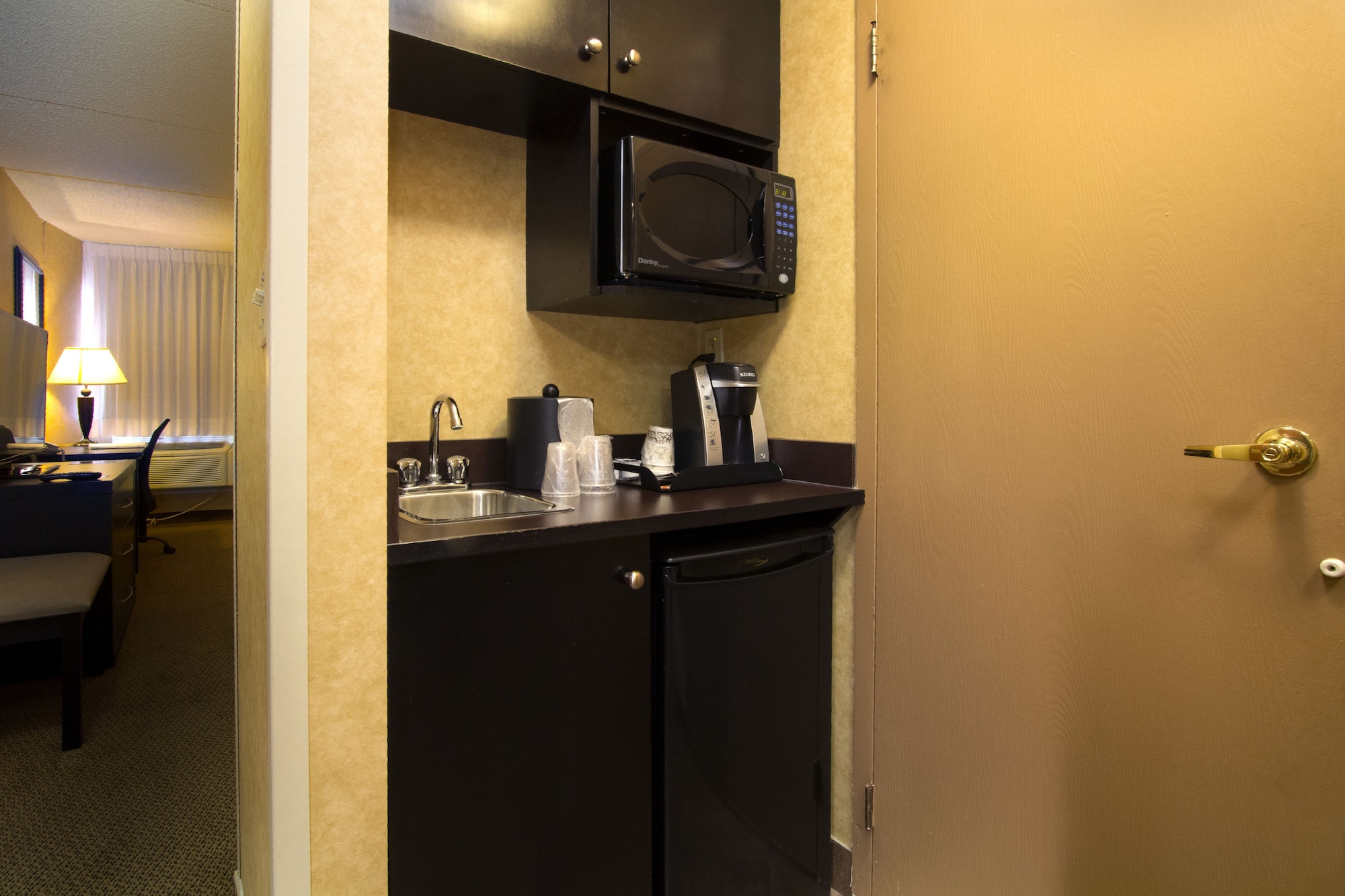 holiday inn calgary airport by ihg
