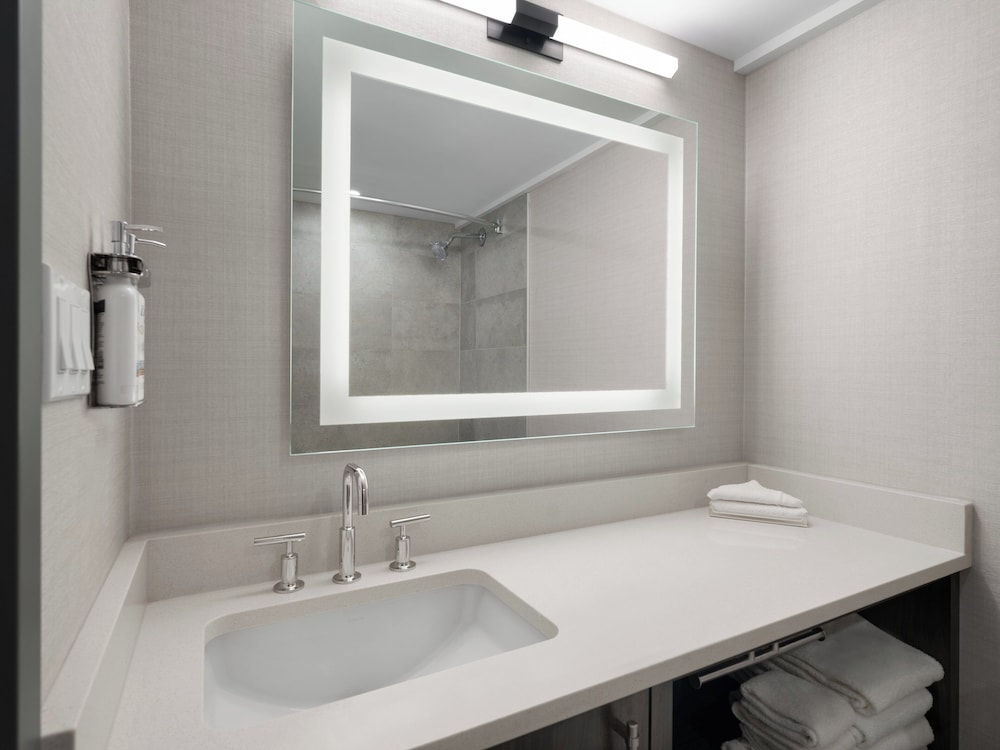 holiday inn calgary airport by ihg