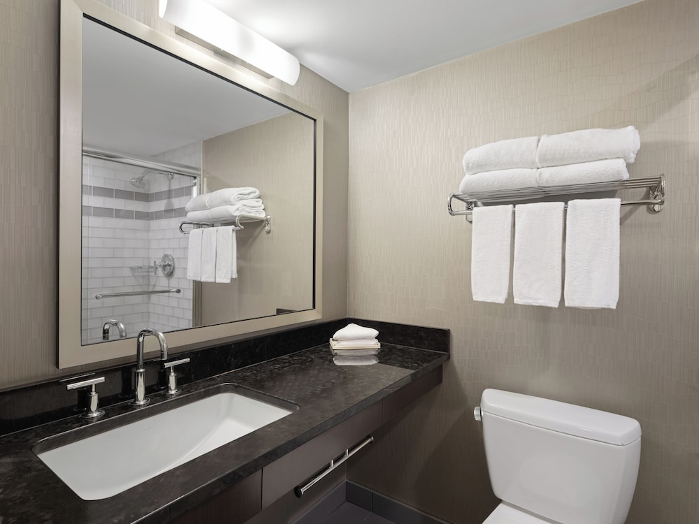 holiday inn calgary airport by ihg