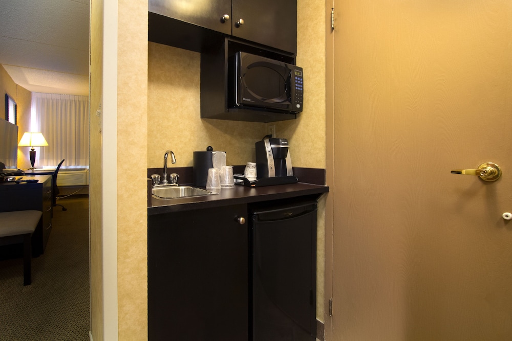 holiday inn calgary airport by ihg
