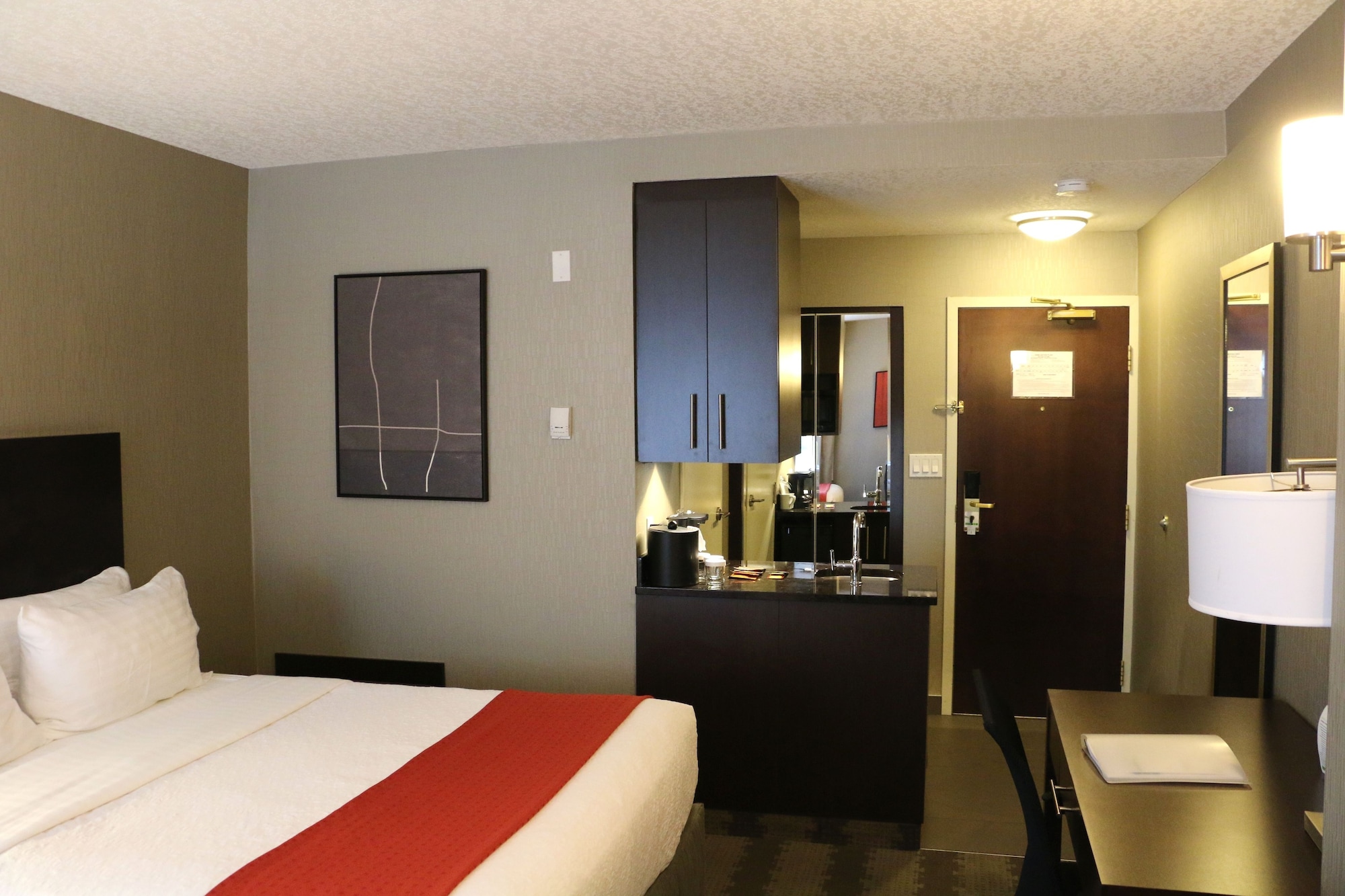 holiday inn calgary airport by ihg