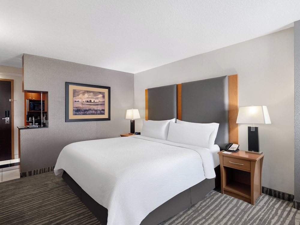 holiday inn calgary airport by ihg