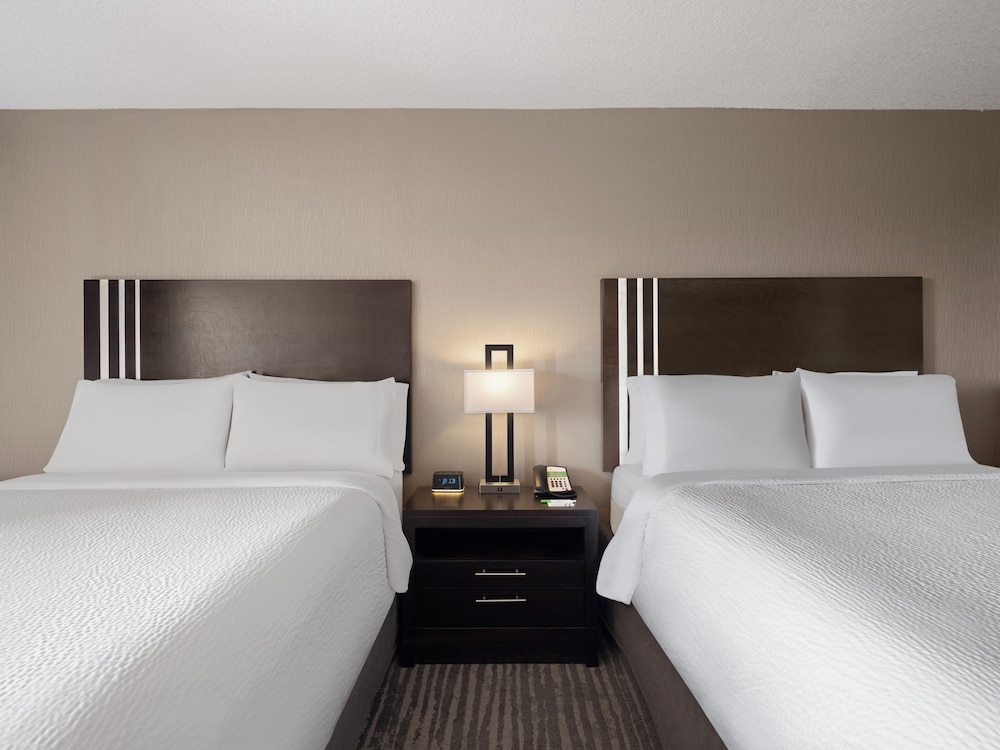 holiday inn calgary airport by ihg