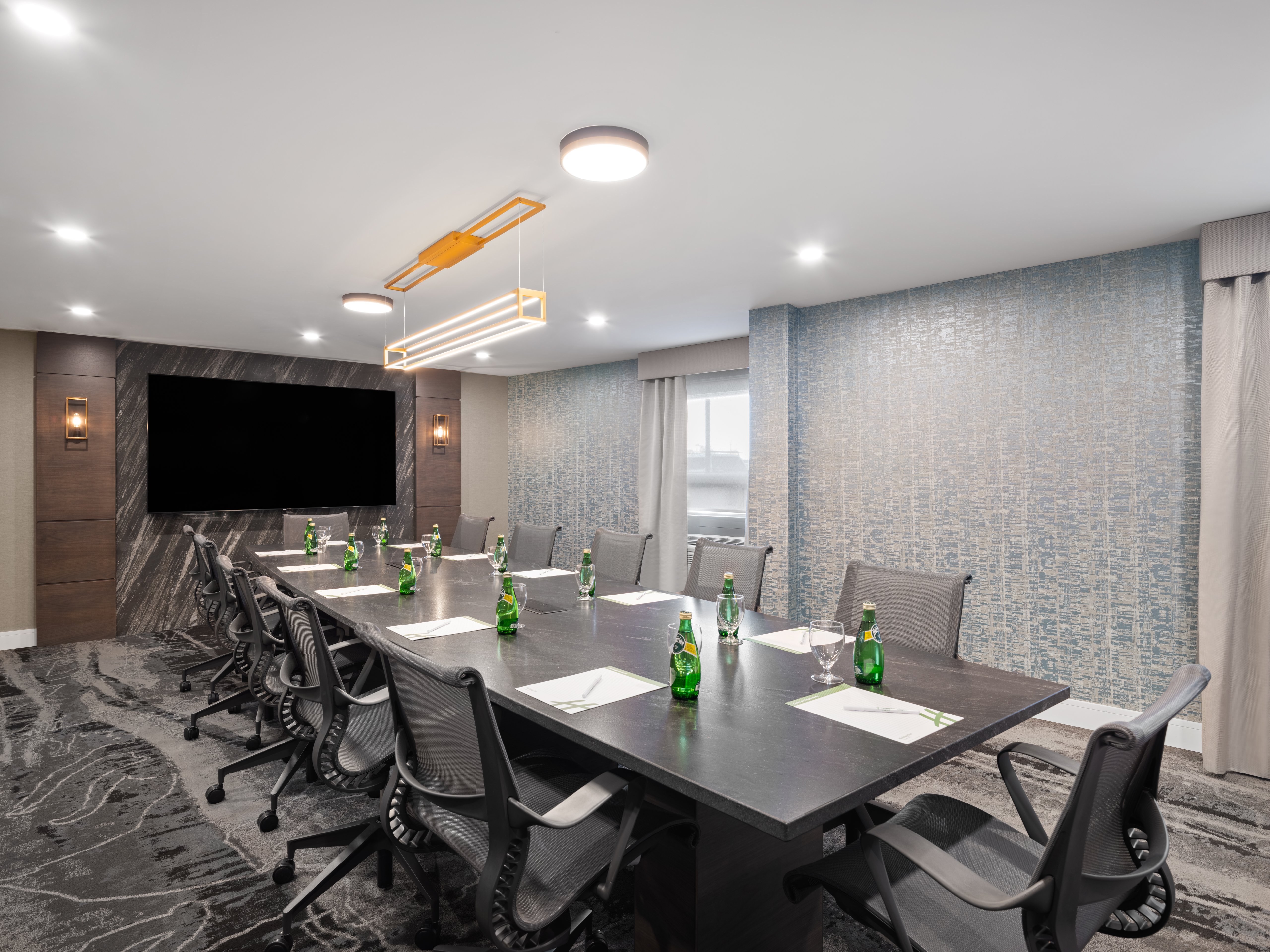holiday inn calgary airport by ihg