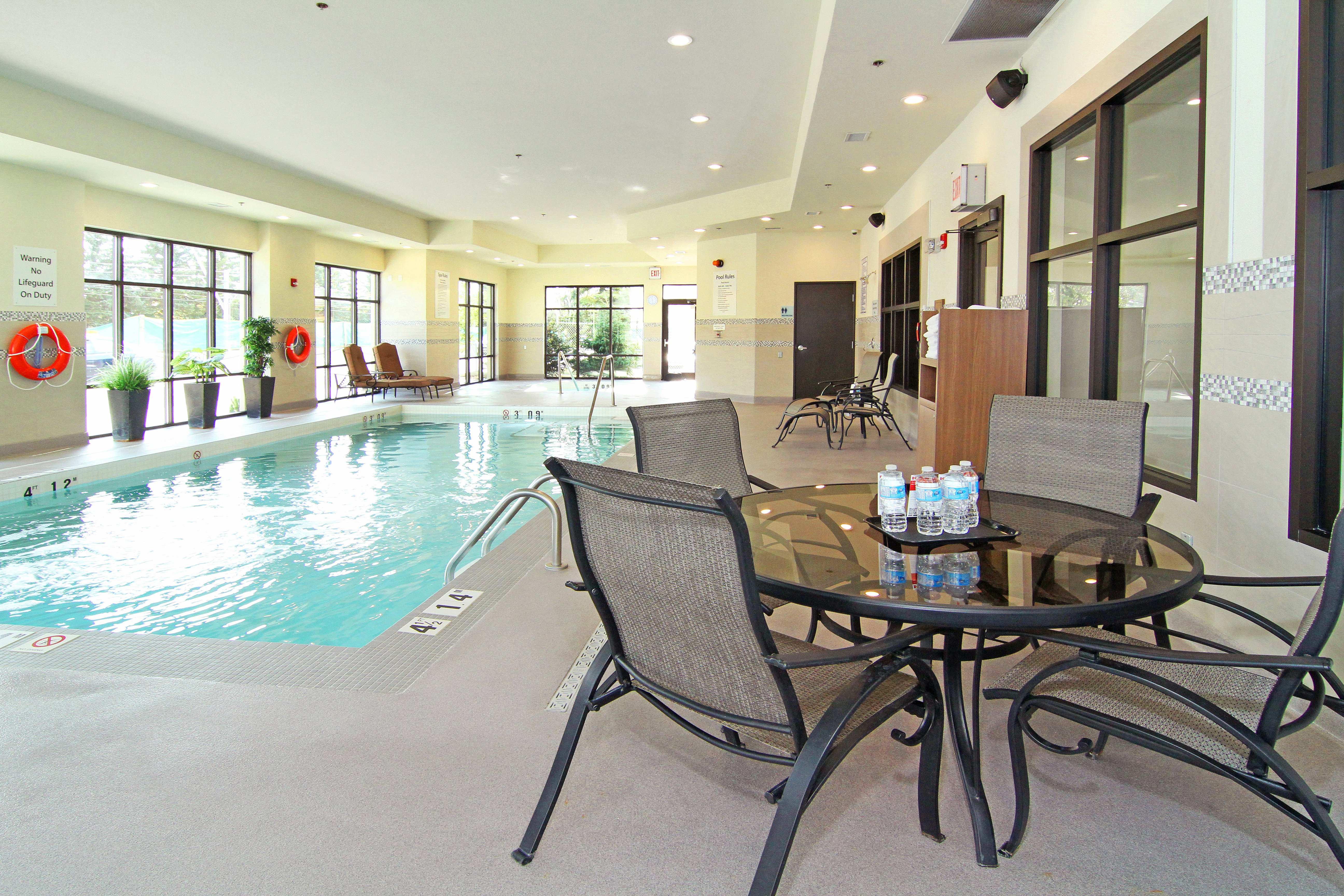 holiday inn express and suites calgary nw university area