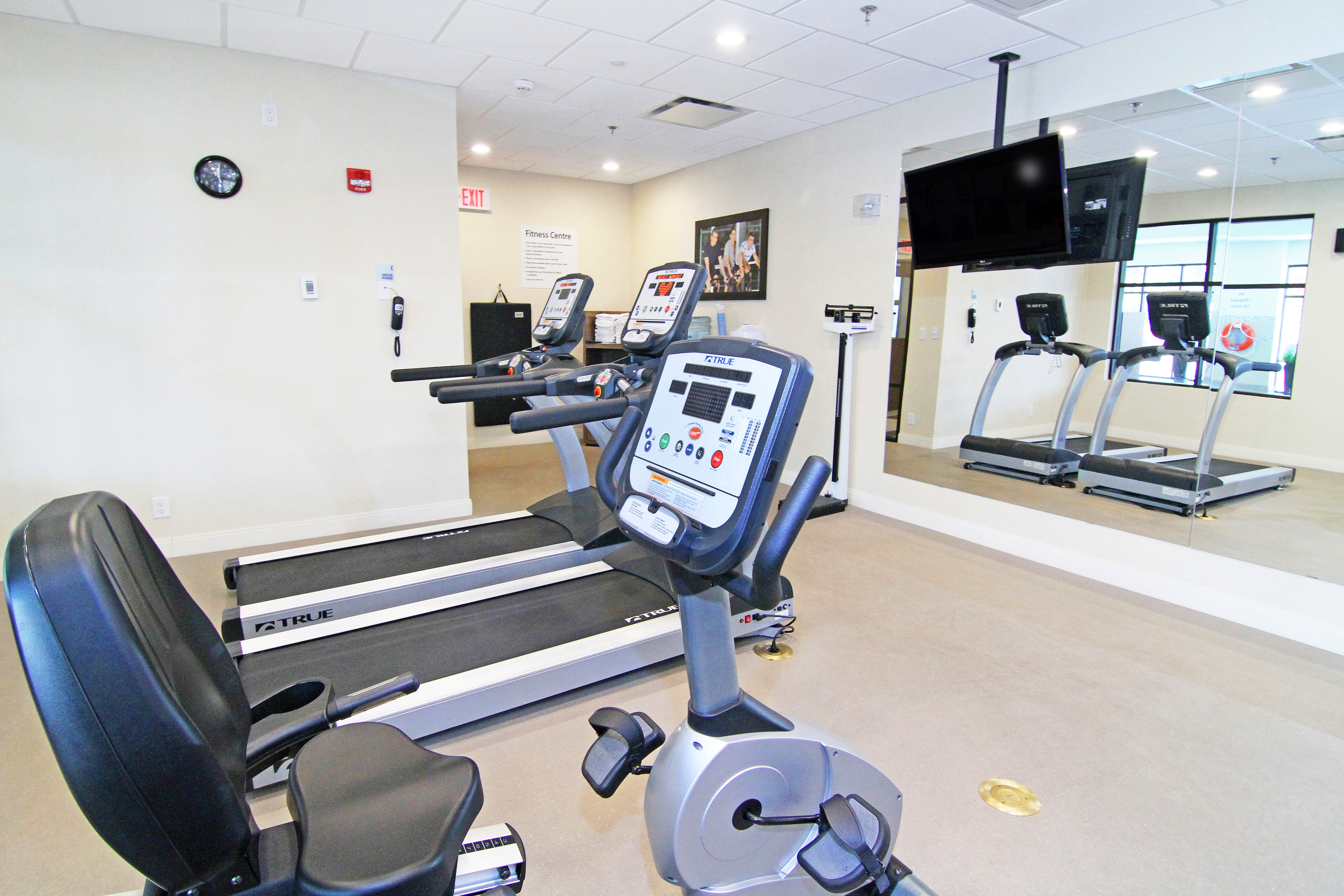 holiday inn express and suites calgary nw university area