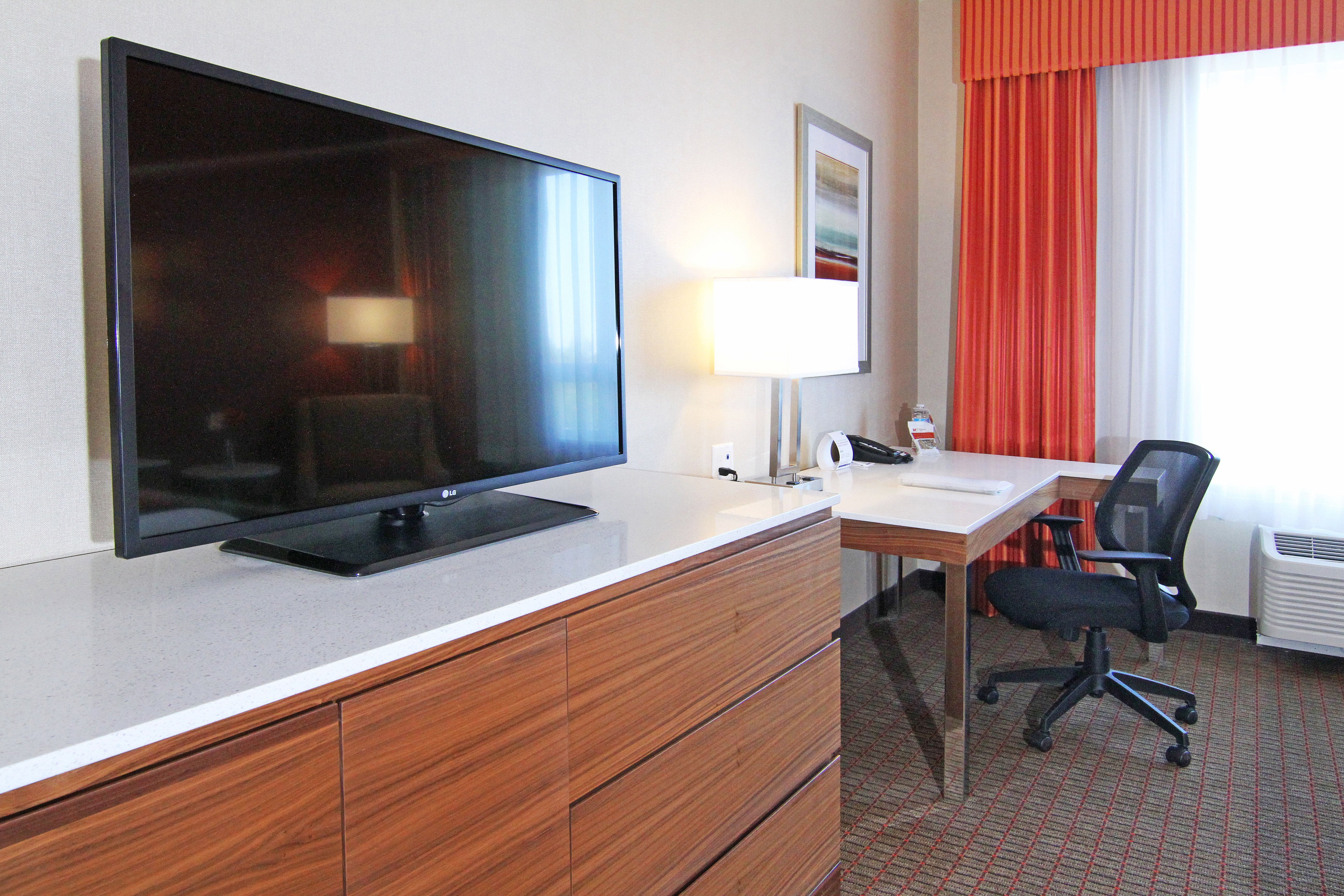 holiday inn express and suites calgary nw university area