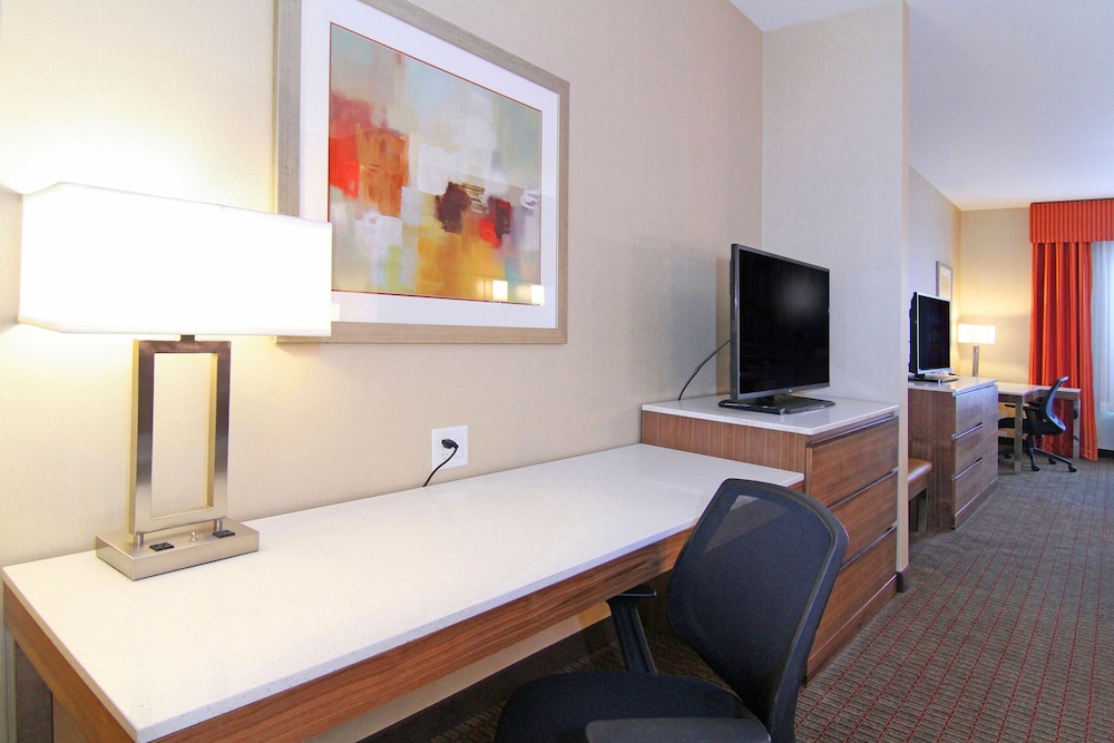 holiday inn express and suites calgary nw university area