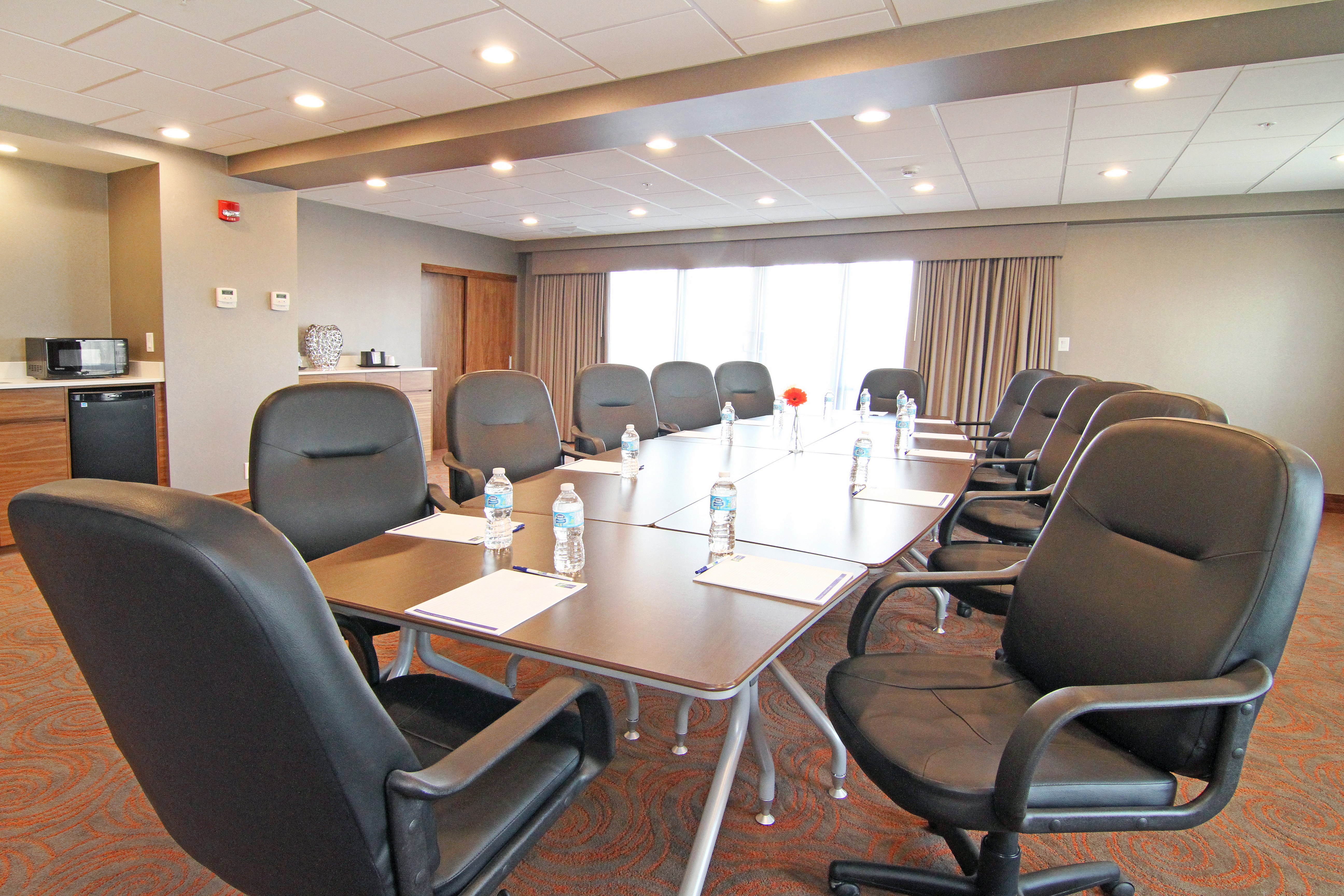 holiday inn express and suites calgary nw university area