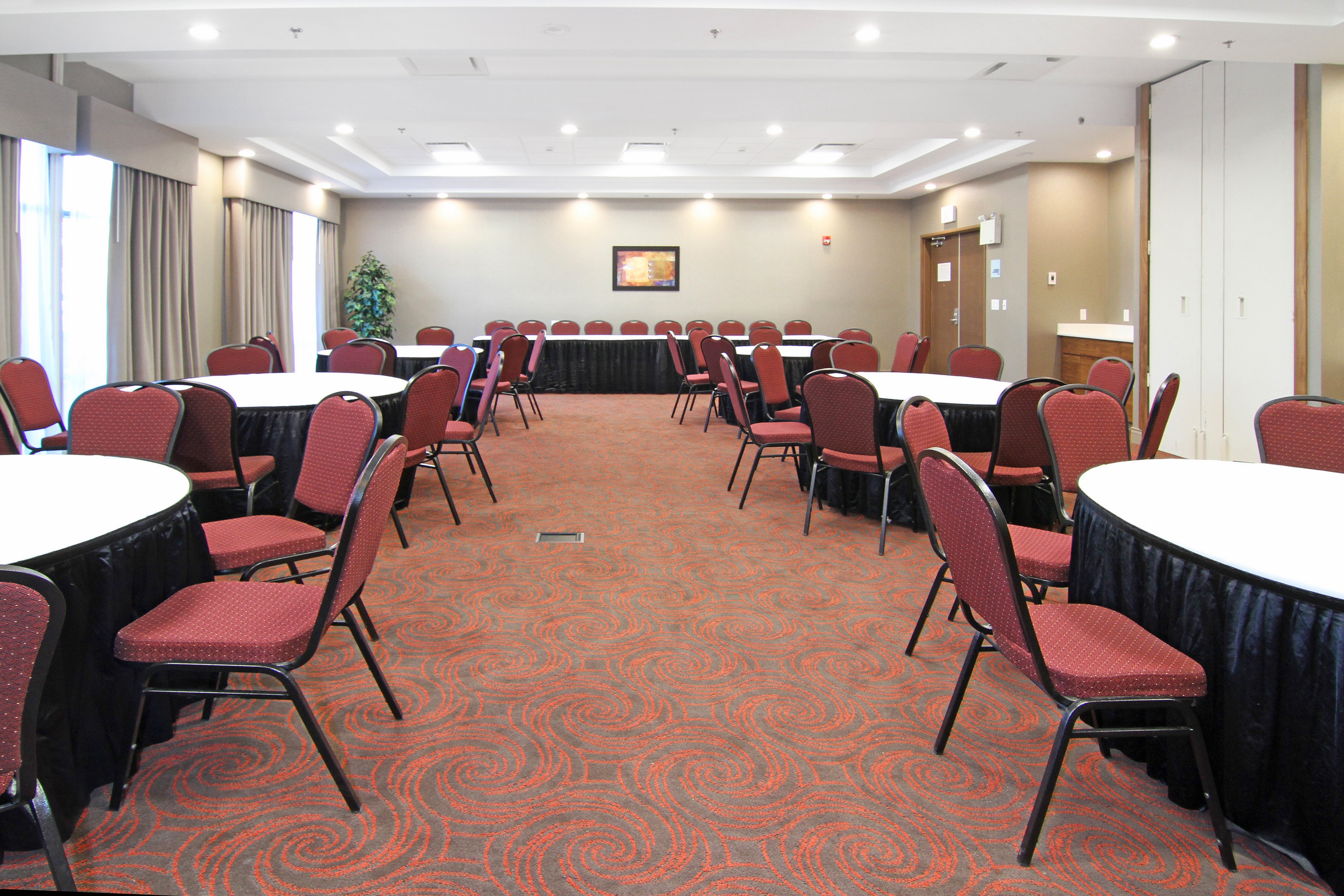 holiday inn express and suites calgary nw university area