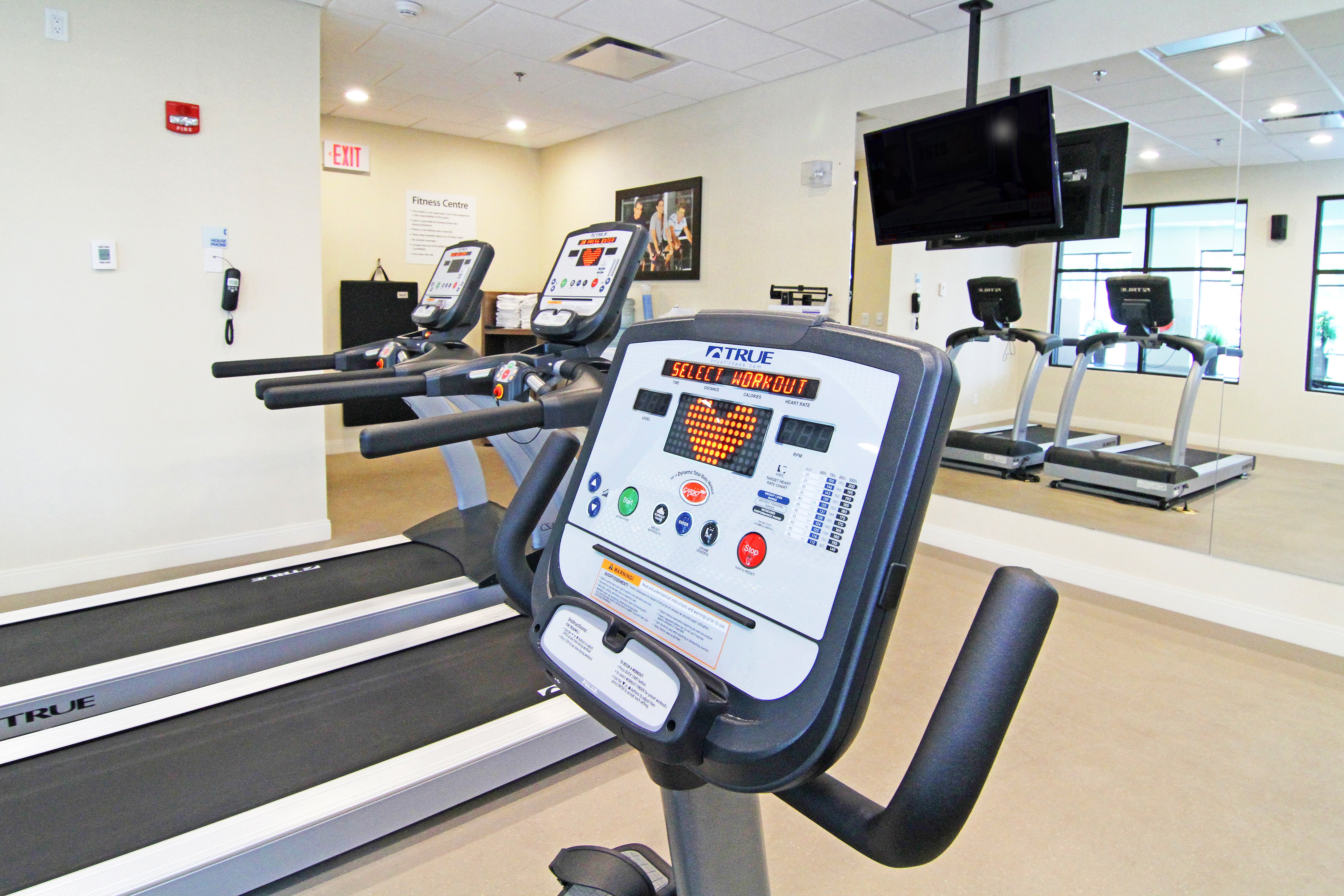 holiday inn express and suites calgary nw university area