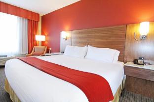 holiday inn express and suites calgary nw university area