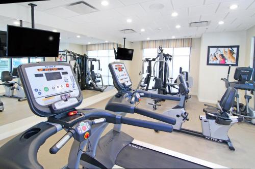 holiday inn express and suites calgary nw university area