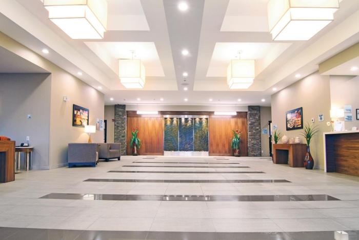 holiday inn express and suites calgary nw university area