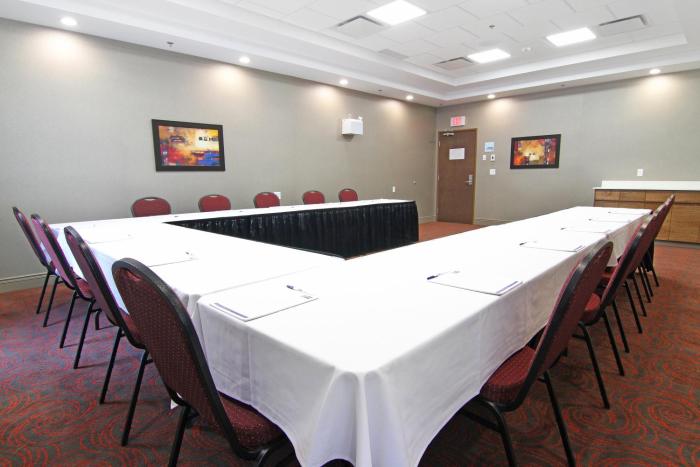 holiday inn express and suites calgary nw university area