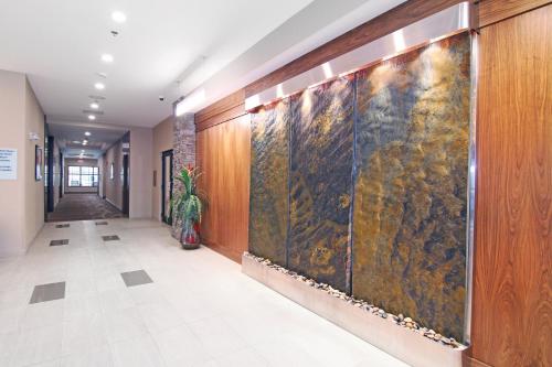 holiday inn express and suites calgary nw university area