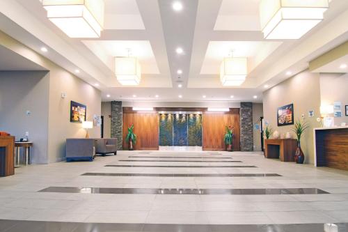 holiday inn express and suites calgary nw university area