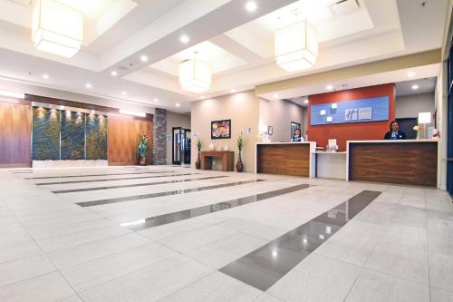 holiday inn express and suites calgary nw university area