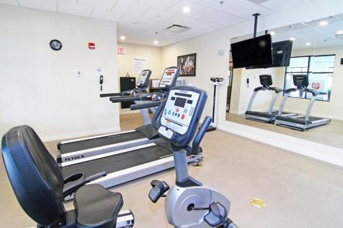 holiday inn express and suites calgary nw university area