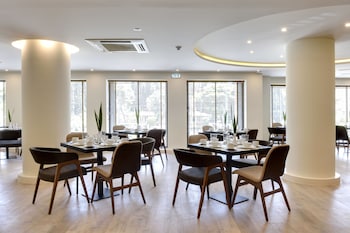 athens avenue hotel