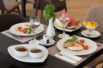 athens avenue hotel