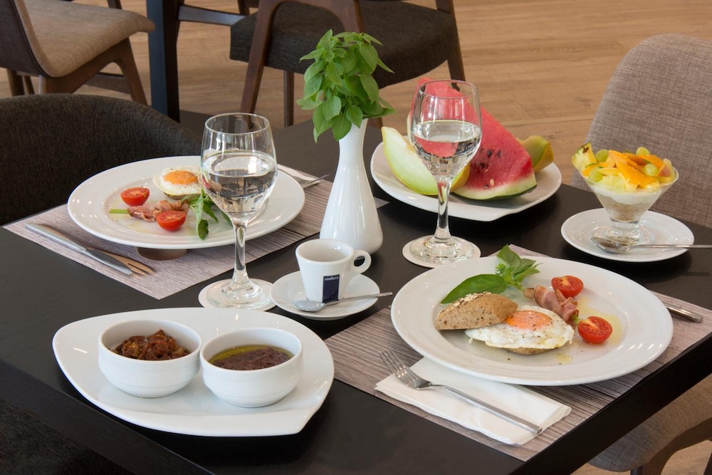 athens avenue hotel