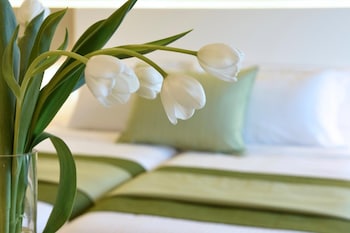 athens avenue hotel
