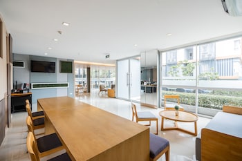 the grass serviced suites by at mind