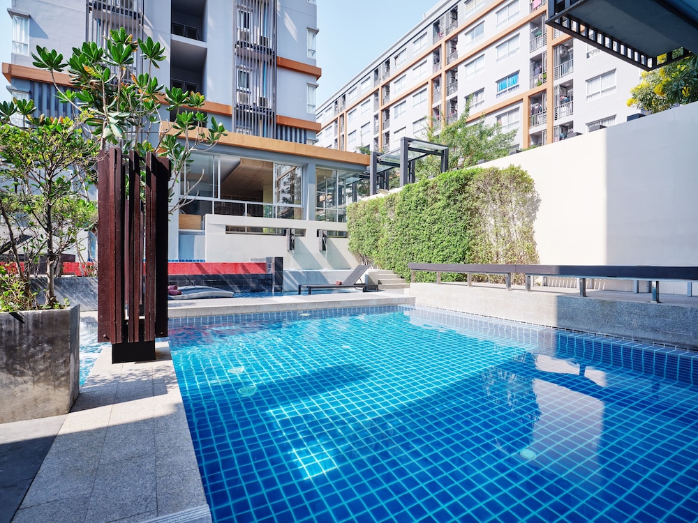 the grass serviced suites by at mind