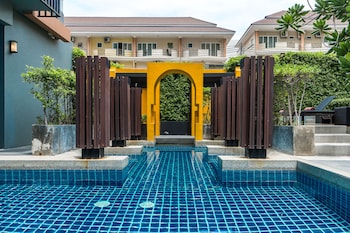 the grass serviced suites by at mind