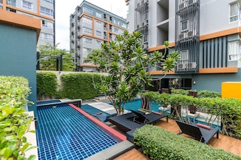 the grass serviced suites by at mind