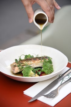 hotel and spa royal madeleine