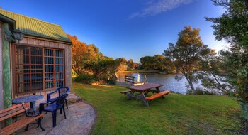 stanley lakeside spa cabins