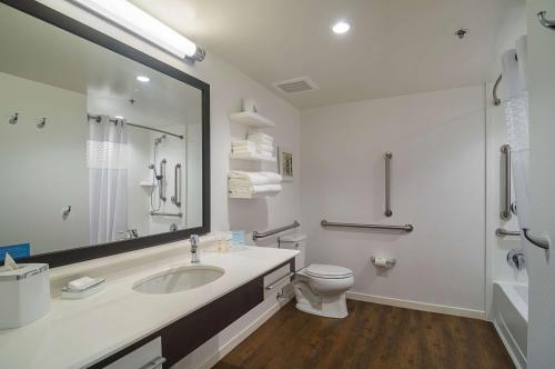 hampton inn chicago north loyola station