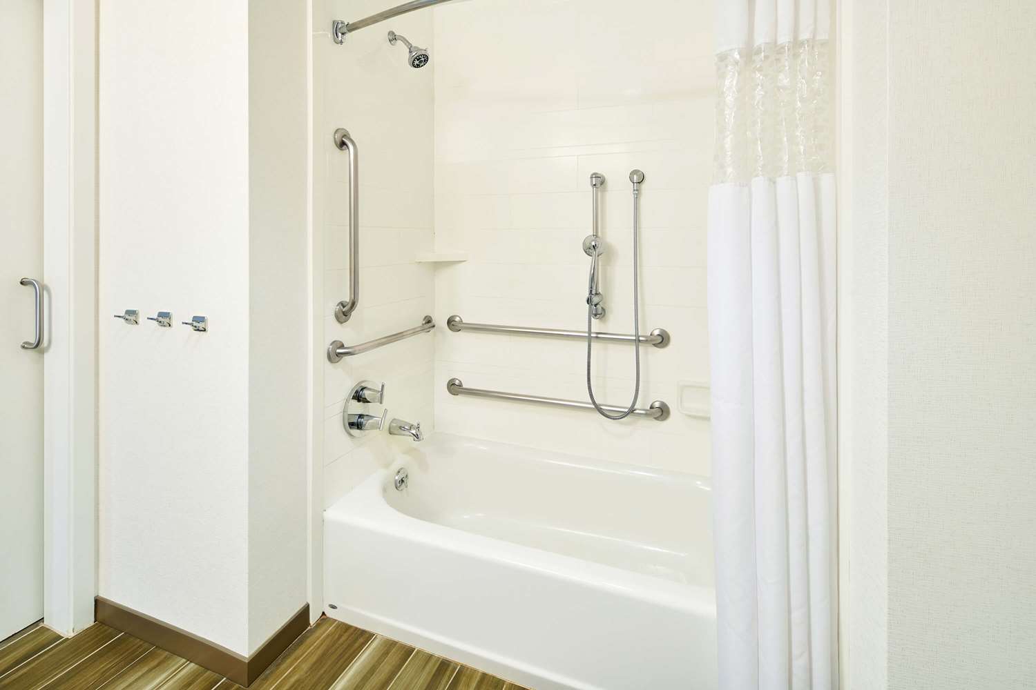 hampton inn and suites oahu kapolei