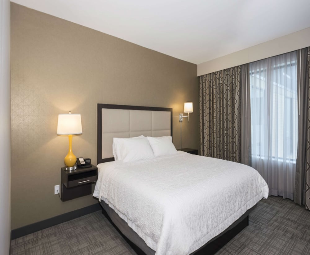 hampton inn and suites minneapolis university area