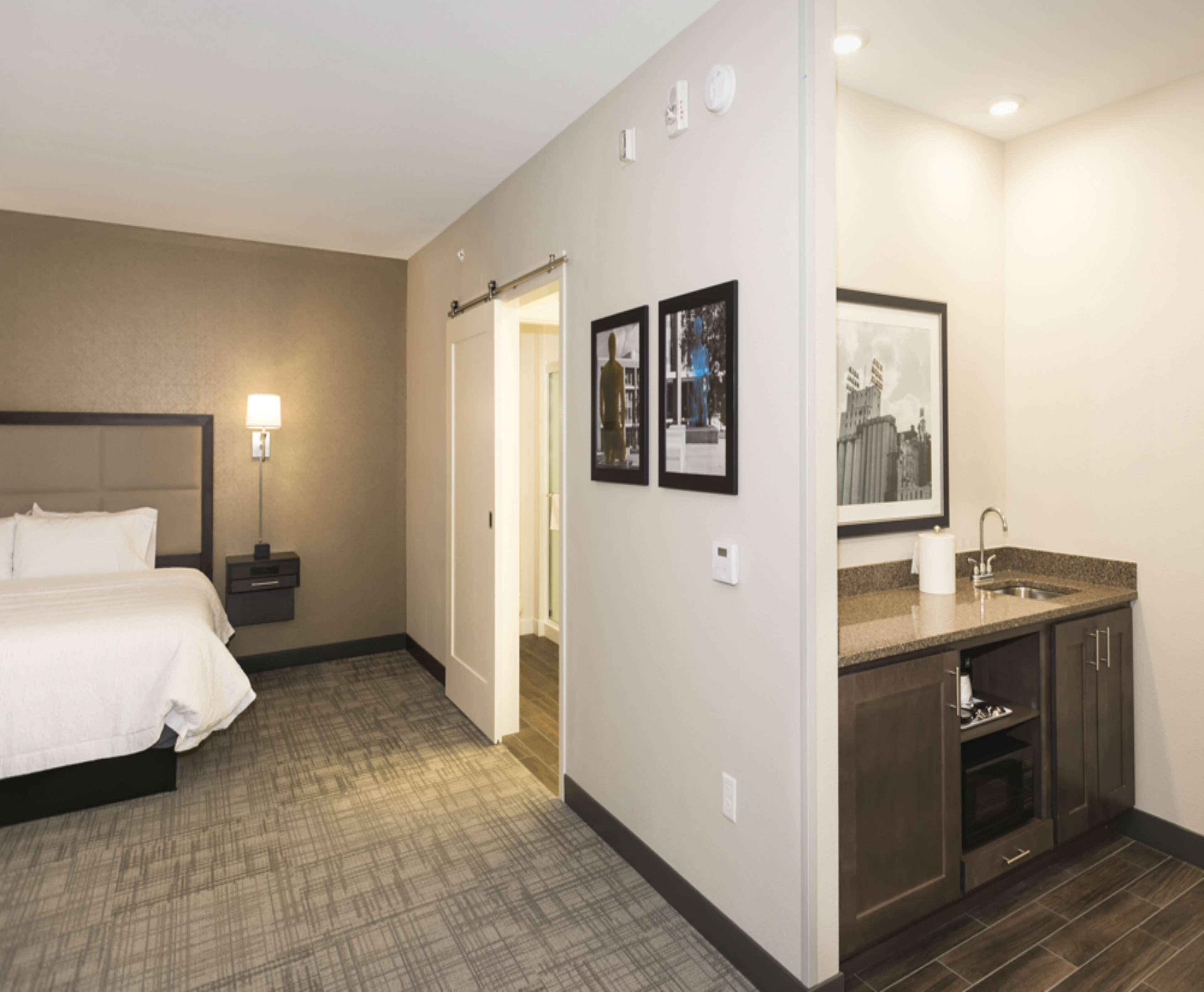 hampton inn and suites minneapolis university area