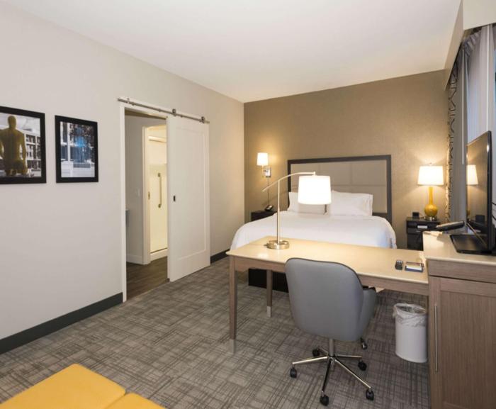 hampton inn and suites minneapolis university area