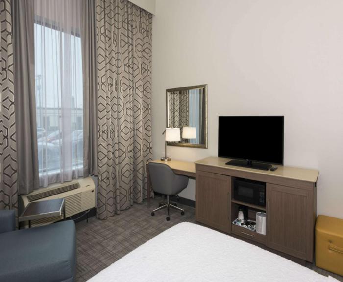 hampton inn and suites minneapolis university area