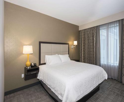 hampton inn and suites minneapolis university area