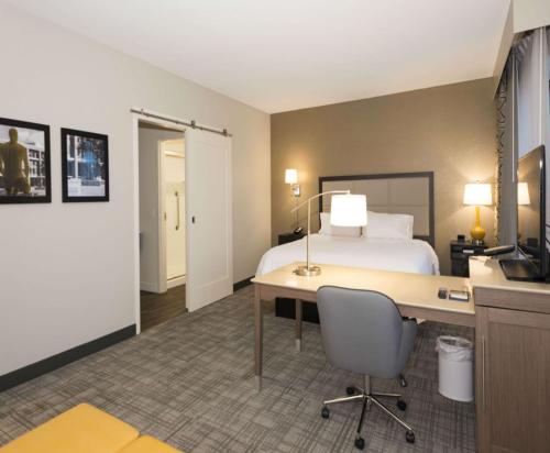 hampton inn and suites minneapolis university area