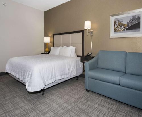hampton inn and suites minneapolis university area