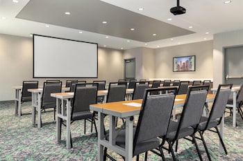 home2 suites by hilton houston energy corridor