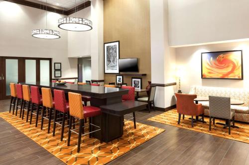 hampton inn and suites houston i 10 west park row