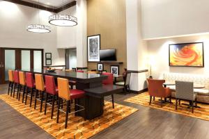 hampton inn and suites houston i 10 west park row