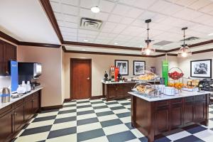 hampton inn and suites houston i 10 west park row